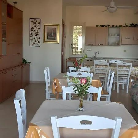 L'aurora Corso Umberto L 220, 88821 Πανσιόν Rocca di Neto