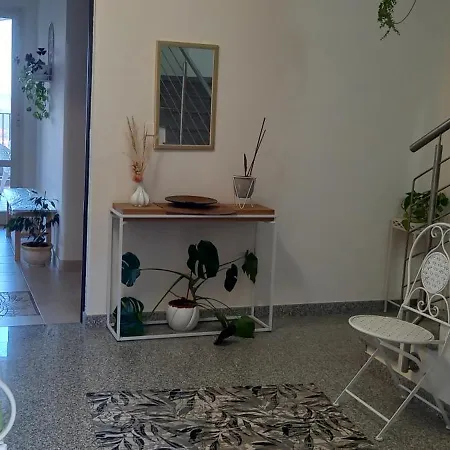 Πανσιόν L'aurora Corso Umberto L 220, 88821 Rocca di Neto