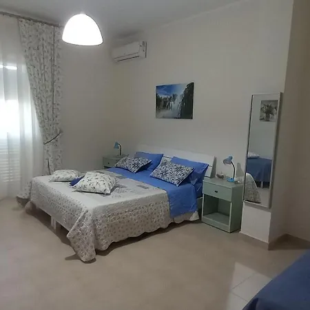 Πανσιόν L'aurora Corso Umberto L 220, 88821 Rocca di Neto